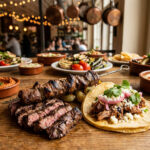 Découvrir le menu de l'Orient Express à Bischwiller Une table généreusement garnie de plats orientaux, incluant des brochettes de viande, des tacos et des mezzés variés.
